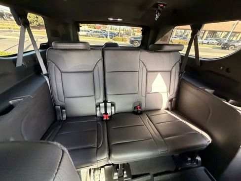 Used 2023 GMC Yukon XL Denali w/ Advanced Technology Package AWD/4WD image 12