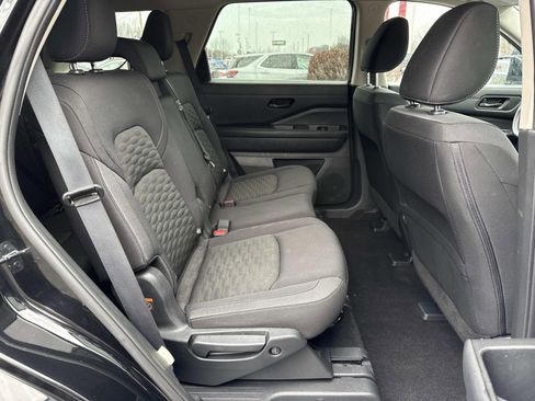 Used 2024 Nissan Pathfinder S image 25