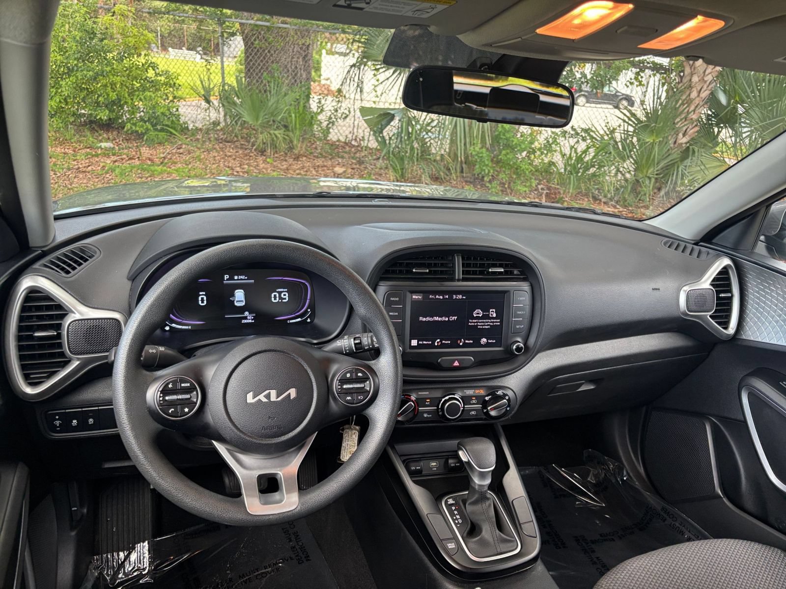 Used 2025 Kia Soul LX w/ LX Technology Package FWD image 30