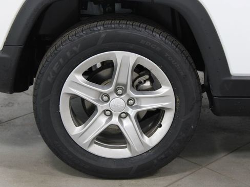 Used 2024 Jeep Compass Latitude AWD/4WD image 14