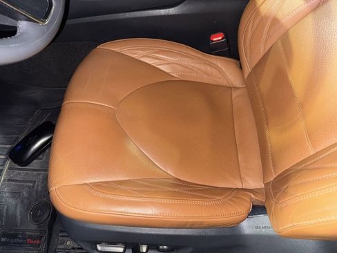 Used 2019 Toyota Avalon Limited image 9