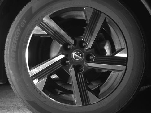 Used 2025 Nissan Sentra SV FWD image 12
