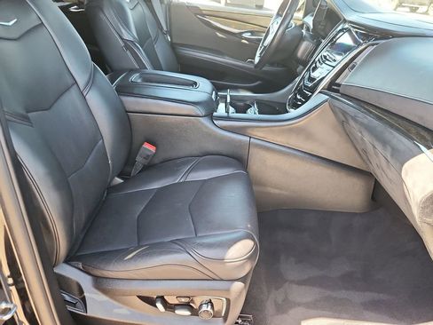 Used 2018 Cadillac Escalade ESV Platinum AWD/4WD image 19