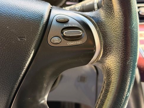 Used 2015 INFINITI Q70 L 3.7 RWD image 32