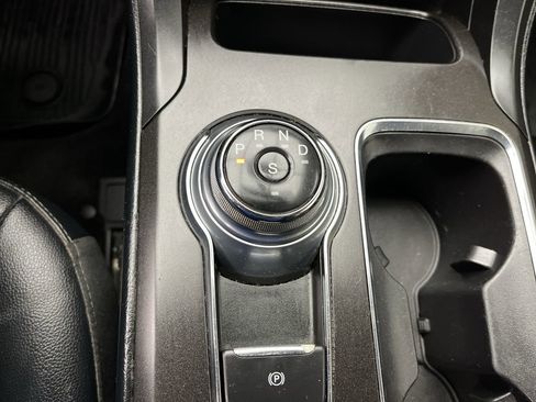 Used 2018 Ford Fusion SE w/ Equipment Group 201A FWD image 24