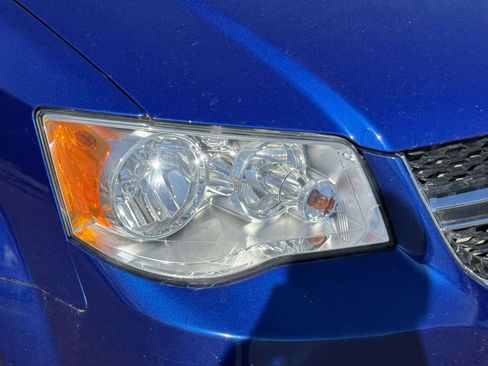 Used 2019 Dodge Grand Caravan SXT image 7