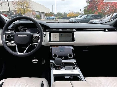 Used 2023 Land Rover Range Rover Velar R-Dynamic S image 17