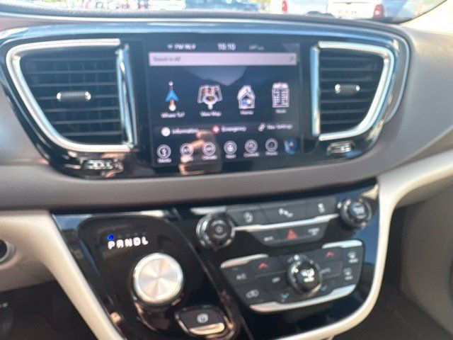 Used 2018 Chrysler Pacifica Touring-L Plus FWD image 10