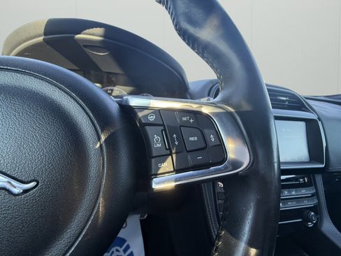 Used 2017 Jaguar F-PACE S image 22