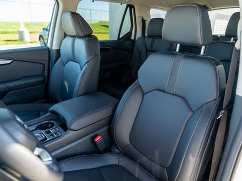 Used 2025 Honda Pilot EX-L image 16