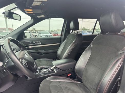 Used 2019 Ford Explorer XLT w/ Equipment Group 202A FWD image 31