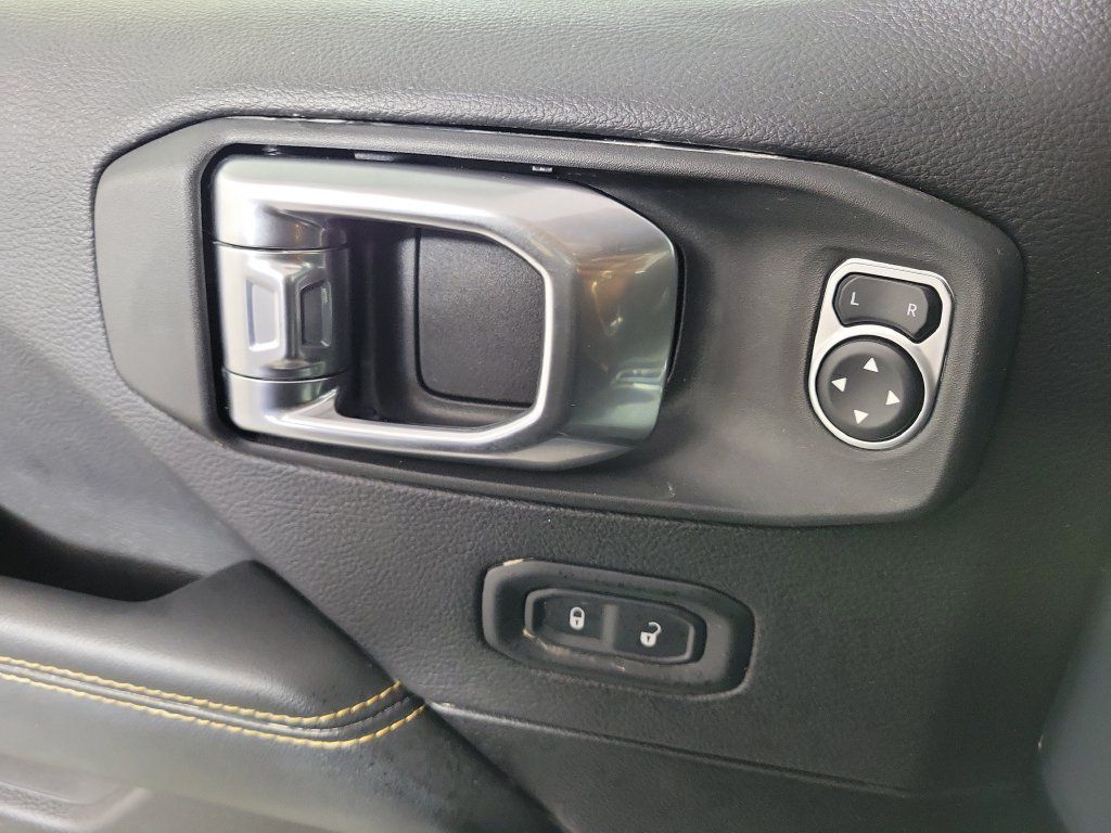 Used 2026 Jeep Wrangler Unlimited Sahara AWD/4WD image 16