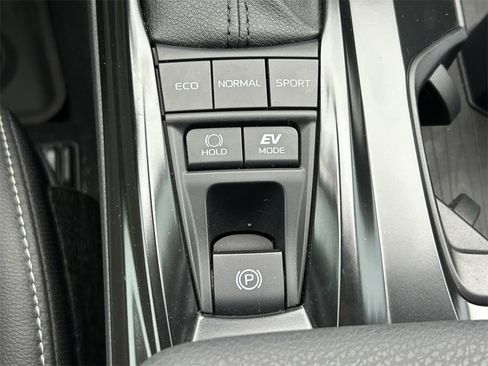 Used 2025 Toyota Camry SE image 30