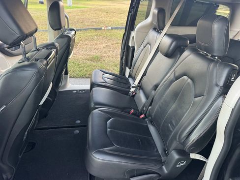 Used 2018 Chrysler Pacifica Touring-L Plus w/ Advanced Safetytec Group image 15