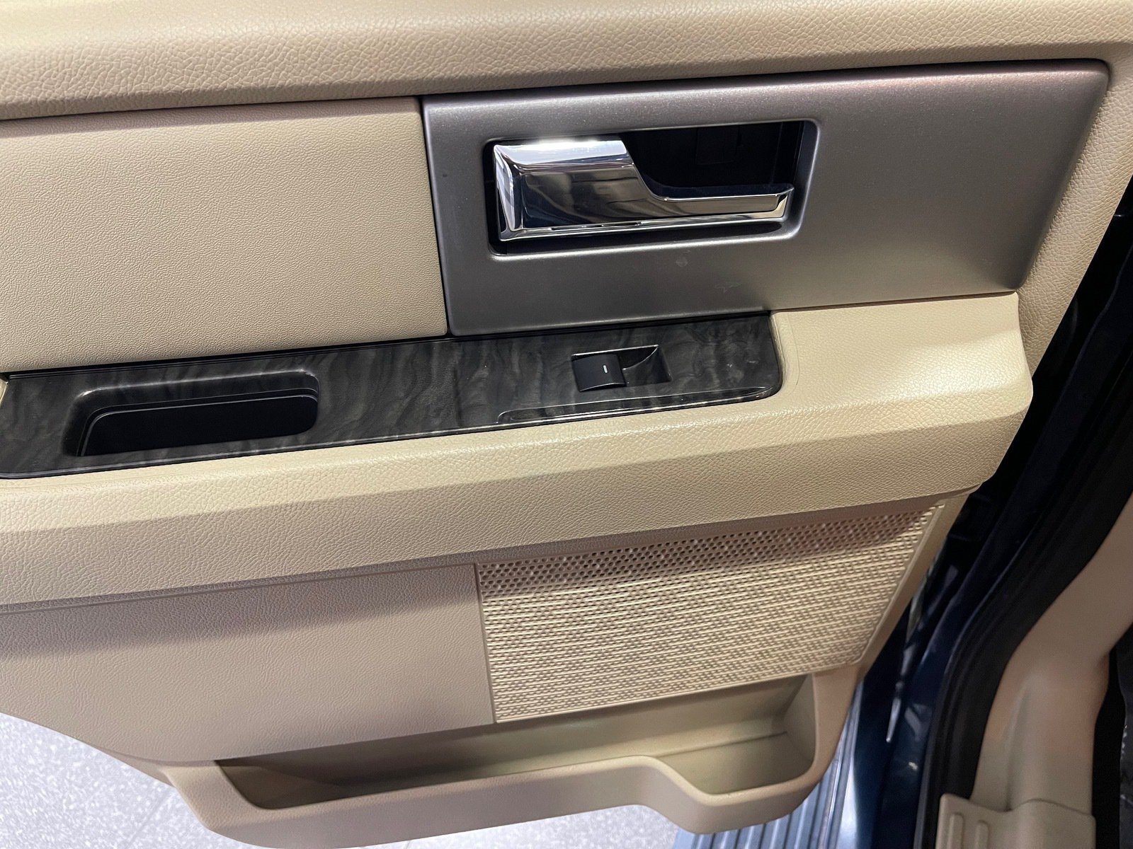 Used 2017 Ford Expedition Limited w/ Equipment Group 301A RWD image 34