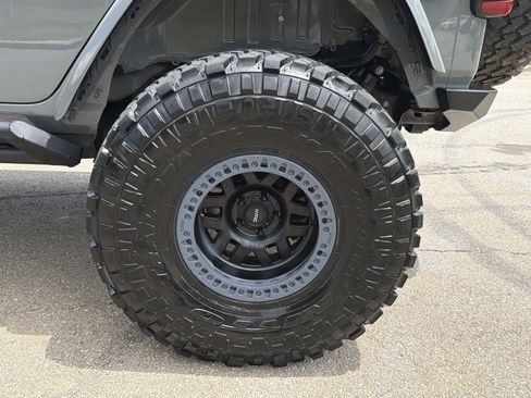 Used 2023 Jeep Wrangler Unlimited Rubicon w/ LED Lighting Group AWD/4WD image 19