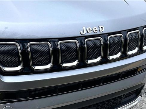 Used 2022 Jeep Compass Limited image 28