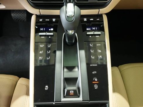 New 2026 Porsche Macan image 23