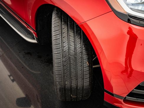 Used 2022 Land Rover Range Rover Velar R-Dynamic S image 38