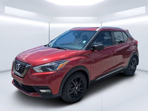 Used 2020 Nissan Kicks SR w/ SR Premium Package FWD image 7