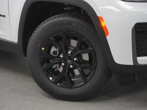 New 2026 Jeep Grand Cherokee Altitude AWD/4WD image 4