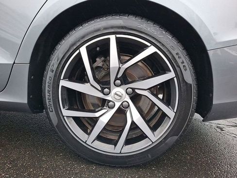 Used 2019 Volvo S60 T6 Momentum w/ Multimedia Package image 32