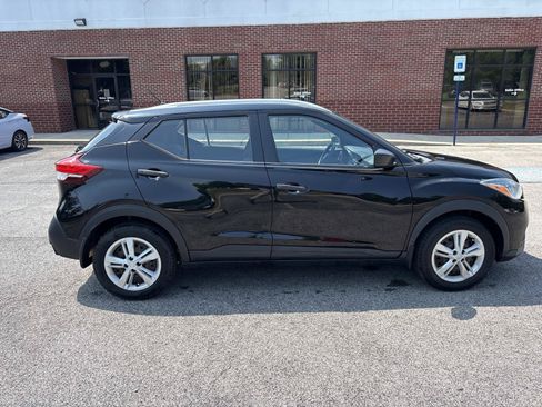 Used 2019 Nissan Kicks S FWD image 9