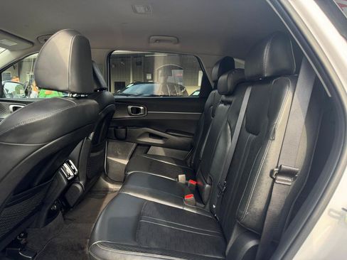 Used 2024 Kia Sorento S FWD image 13
