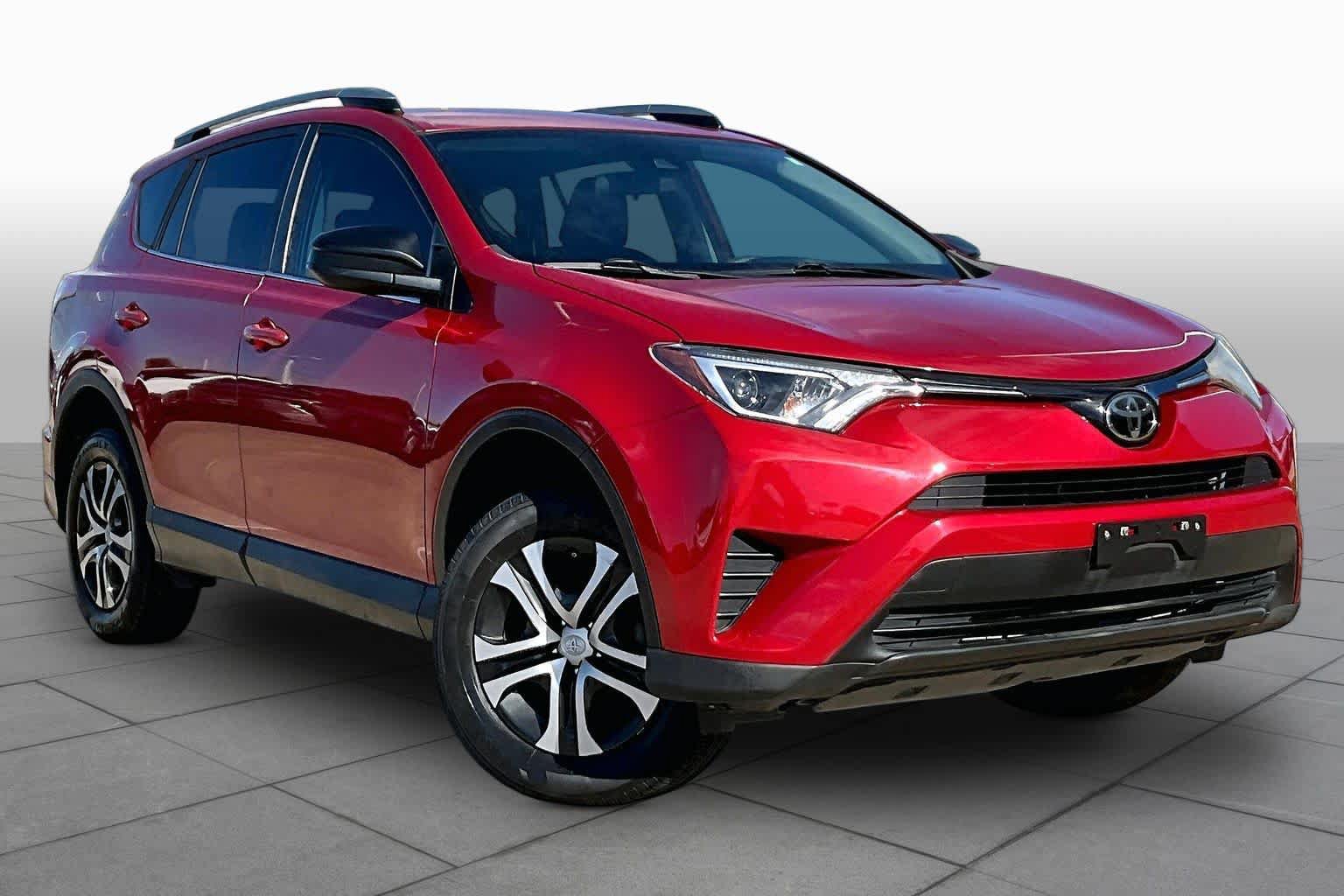 Used 2017 Toyota RAV4 LE FWD image 3