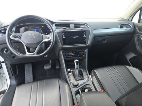 Used 2024 Volkswagen Tiguan SE AWD/4WD image 12