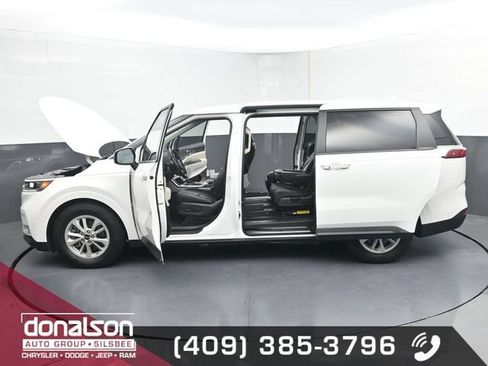 Used 2024 Kia Carnival LX FWD image 24