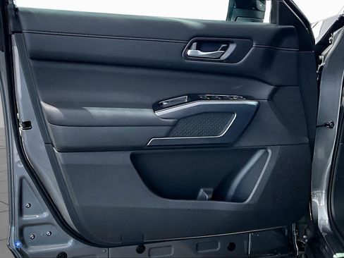 New 2026 Nissan Pathfinder SL FWD image 10
