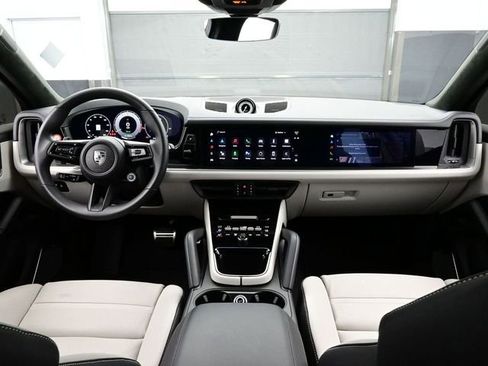 Used 2025 Porsche Cayenne Turbo image 20
