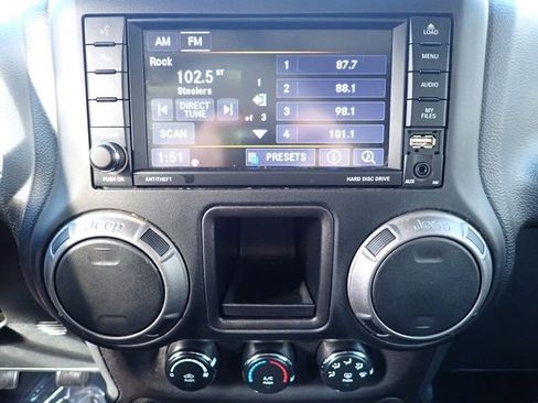 Used 2018 Jeep Wrangler Unlimited Sport image 28