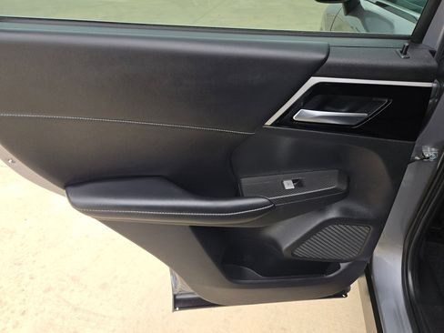 Used 2022 Mitsubishi Outlander SE image 14