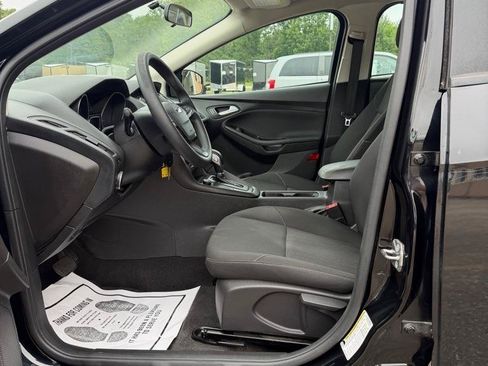 Used 2018 Ford Focus SE FWD image 10