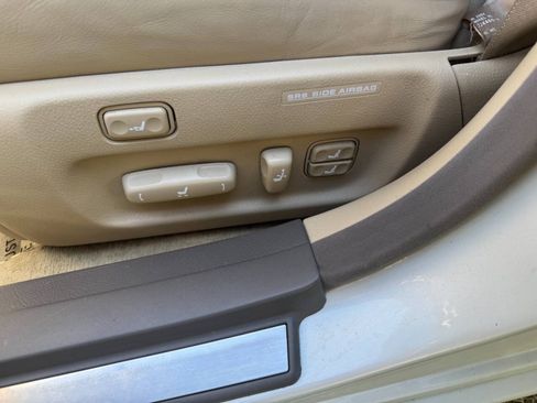 Used 2004 Lexus LS 430 RWD image 23