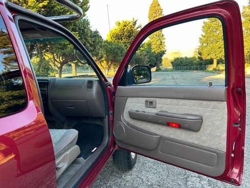 Used 2000 Toyota Tacoma PreRunner image 26