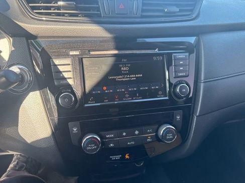 Used 2019 Nissan Rogue SV image 10