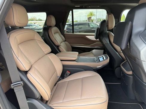 Certified 2025 Lincoln Navigator Black Label image 24