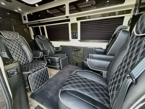 Used 2023 Mercedes-Benz Sprinter 3500 image 31