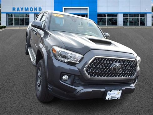 Used 2019 Toyota Tacoma TRD Sport image 9