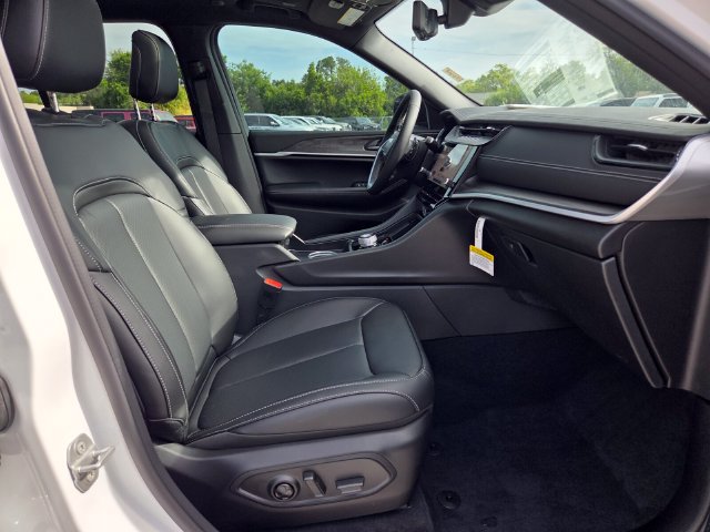 New 2026 Jeep Grand Cherokee Limited w/ Luxury Tech Group II AWD/4WD image 18