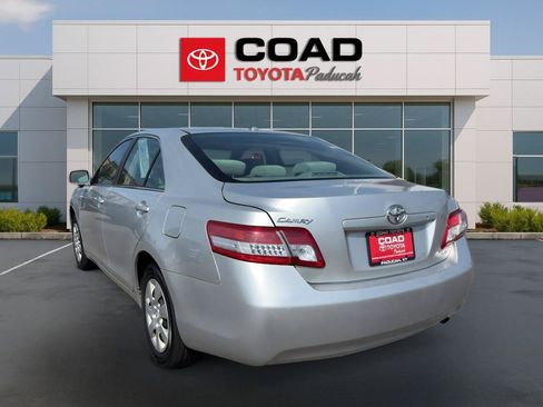 Used 2010 Toyota Camry LE FWD image 3