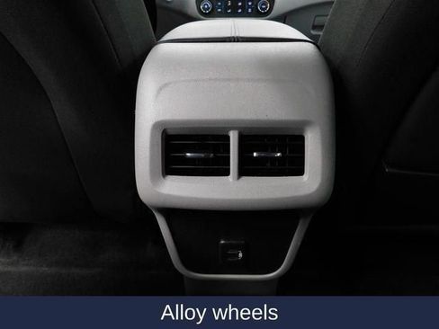 Used 2024 GMC Terrain SLE image 31