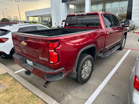 Used 2024 Chevrolet Silverado 2500 High Country w/ High Country Premium Package AWD/4WD image 3