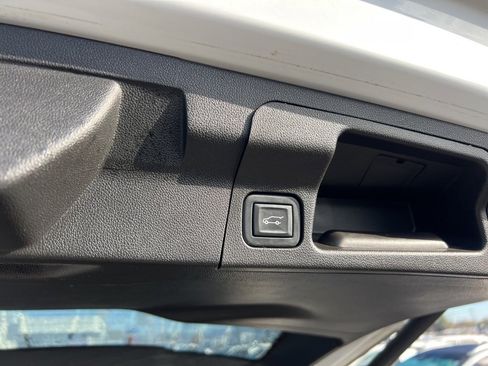 Used 2023 GMC Acadia AT4 w/ Preferred Package image 27