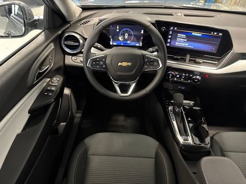 New 2026 Chevrolet Trax LT w/ Driver Confidence Package FWD image 4