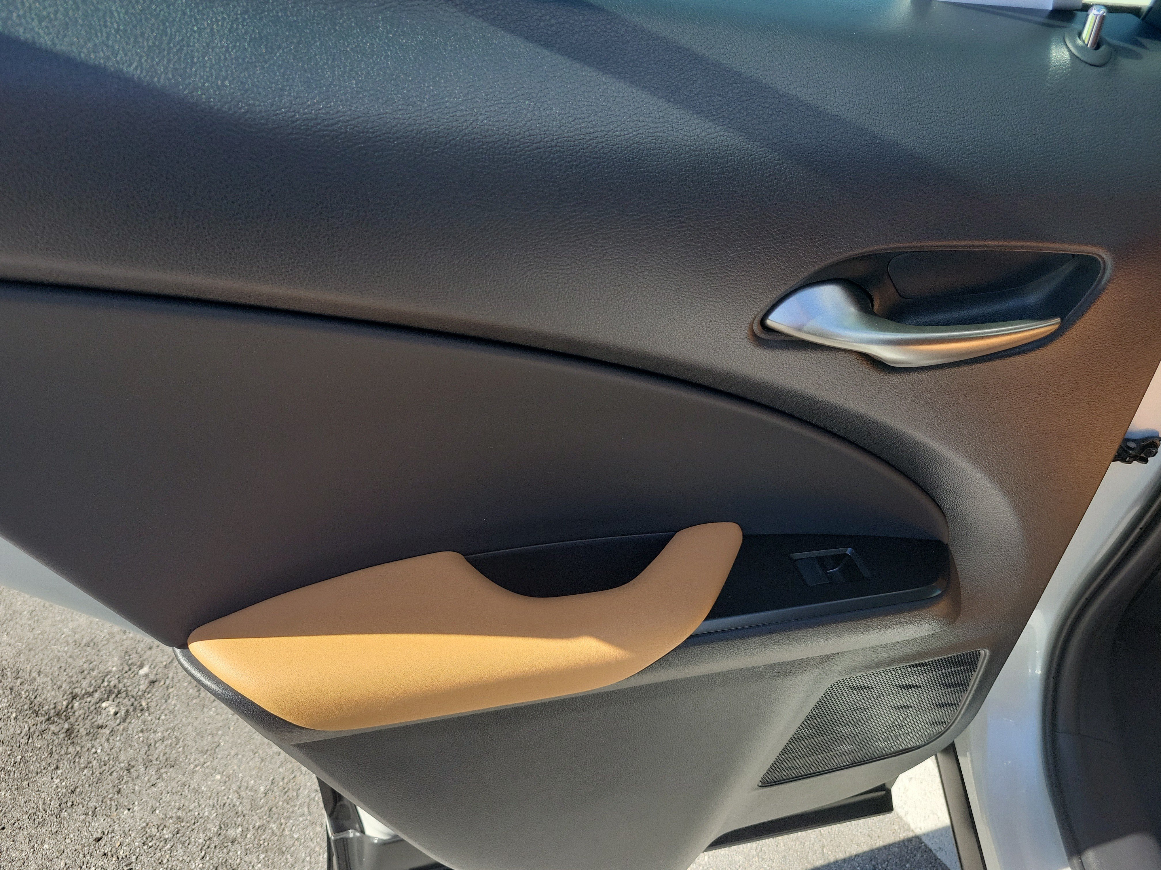 Used 2025 Lexus UX 300h FWD w/ Accessory Package (Z1) image 11