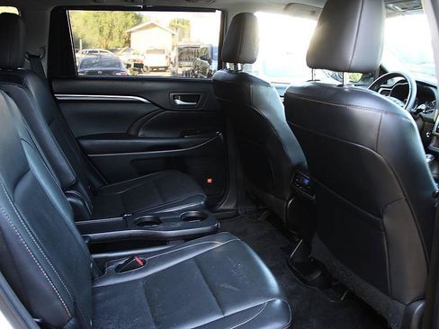 Used 2015 Toyota Highlander Limited AWD/4WD image 18